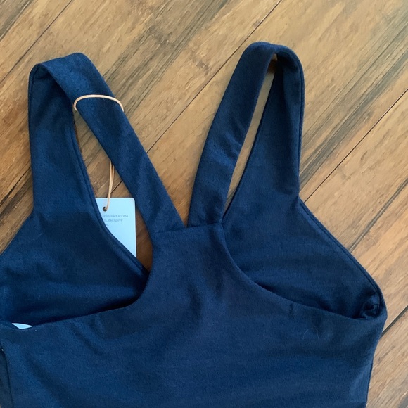 Quince Navy Sports Bra - Picture 5 of 6